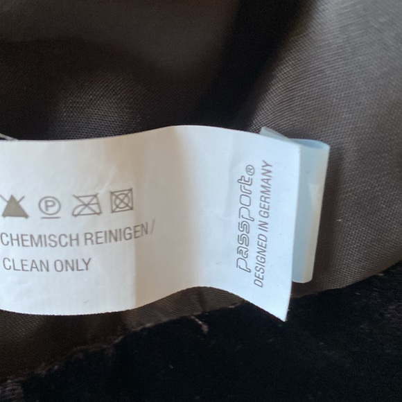 STUNNING VELVET DARK BROWN BLAZER BY PASSPORT . - Picture 9 of 15